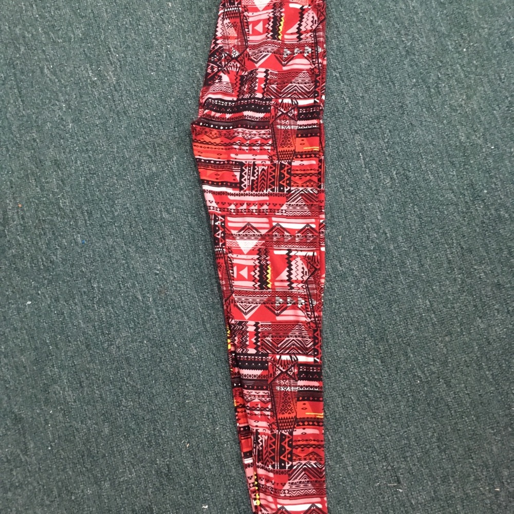 LulaRoe leggings. Red and black print. OS